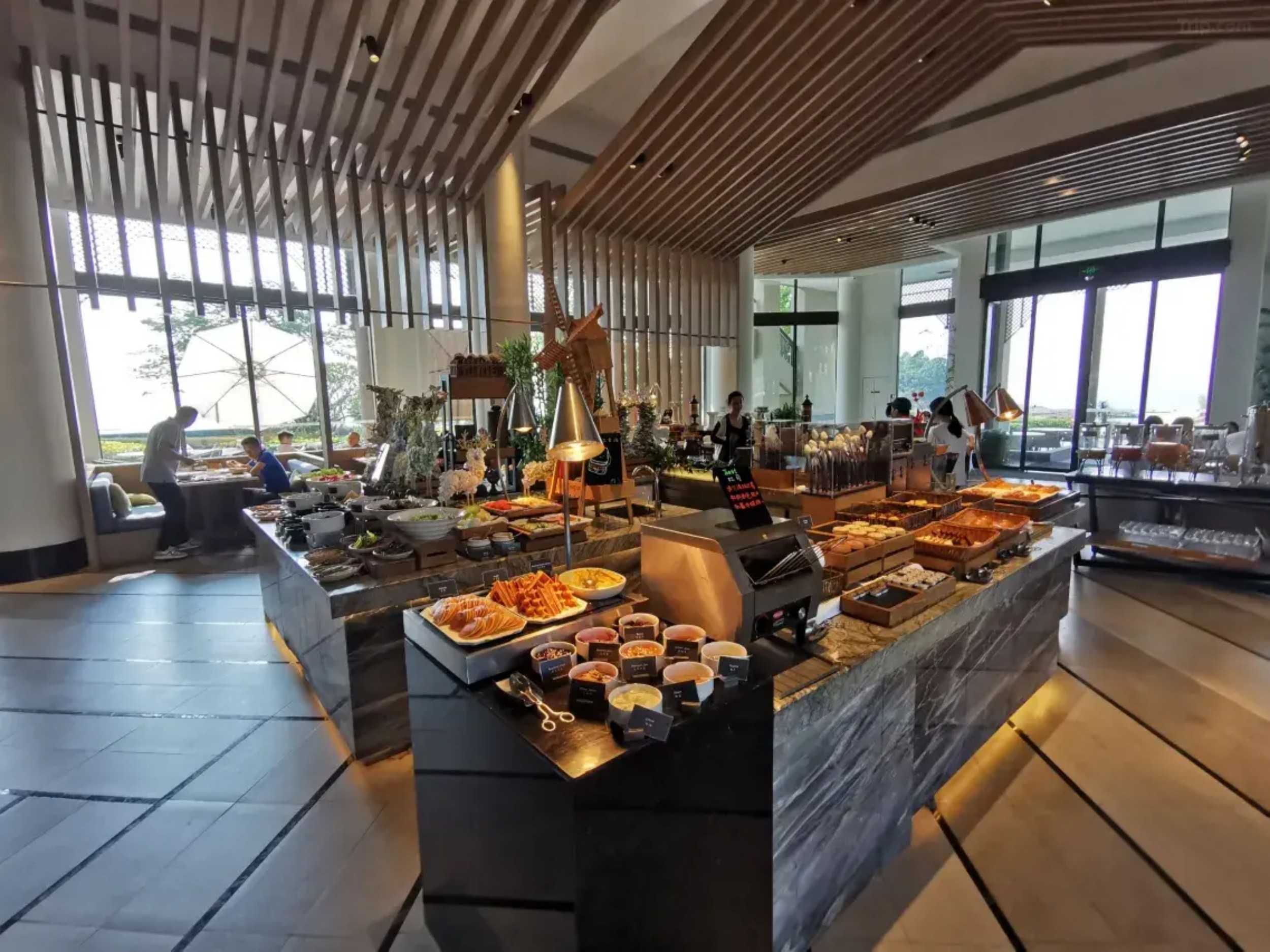 0235e2224x1scky9c90B4_W_1280_853_R5